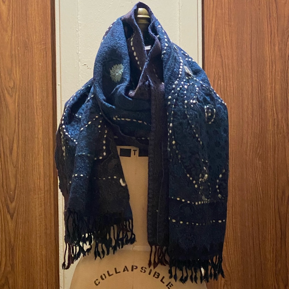 WOOL FRINGE EMBROIDERED SCARF